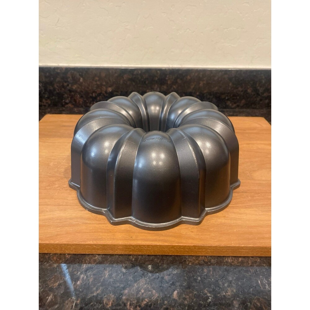 Nordic Ware original Bundt cake pan